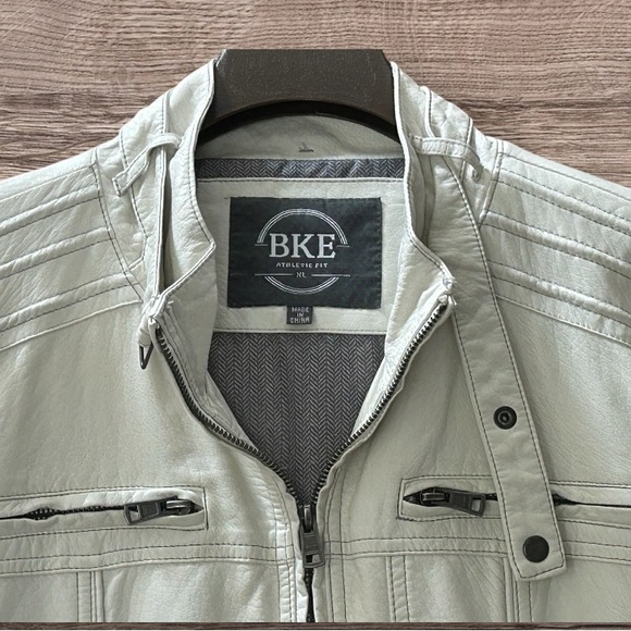 BKE Men’s Cream White Faux Leather Moto Jacket Size XL - Picture 3 of 11